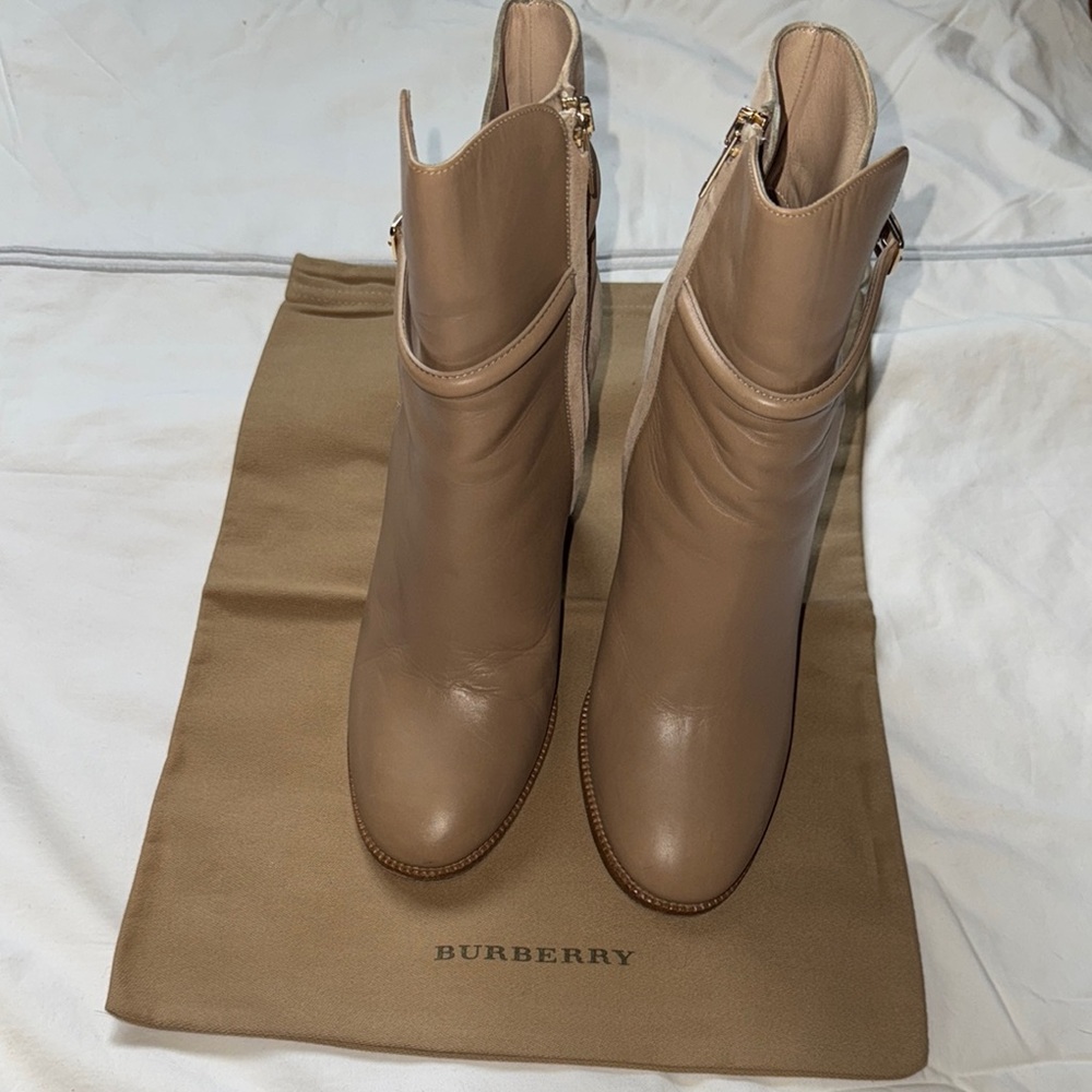 Burberry Tan Leather Chelsea Ankle Boots